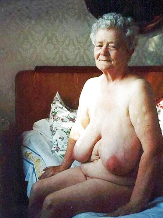 15P very old grannies posing and in action