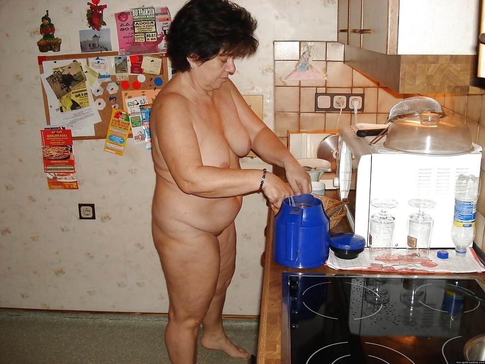 16P old amateur grannies posing and in action