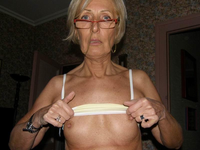 14P old amateur grannies posing and in action