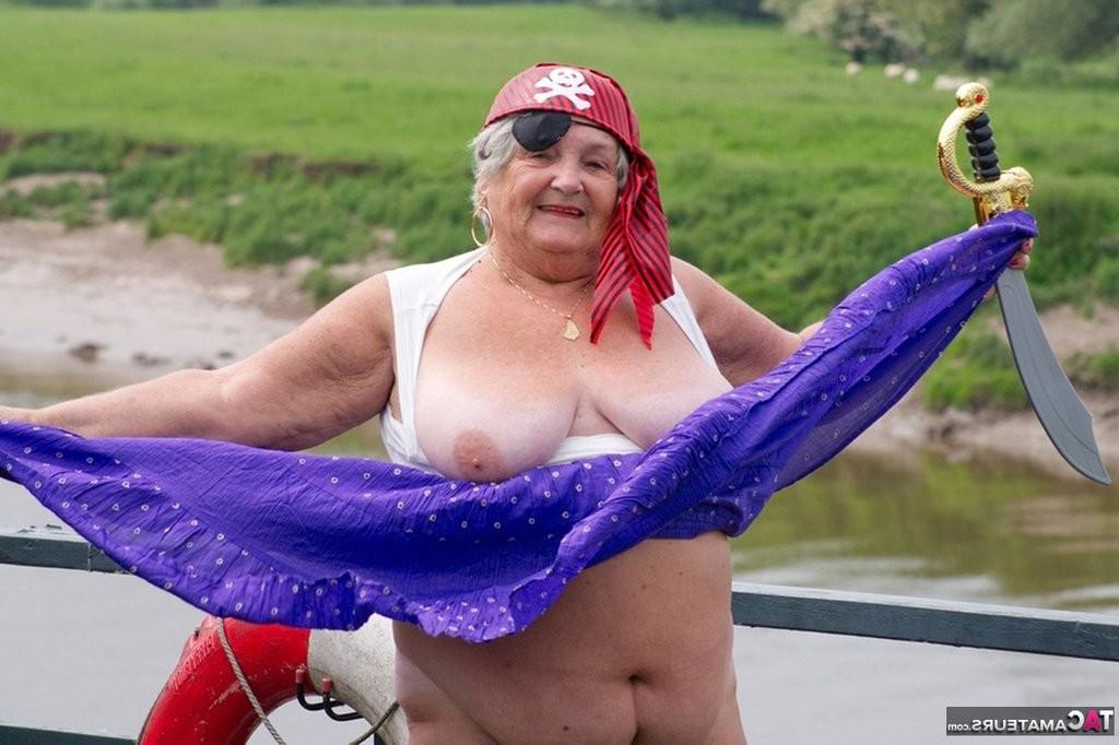 20P Pirate Granny