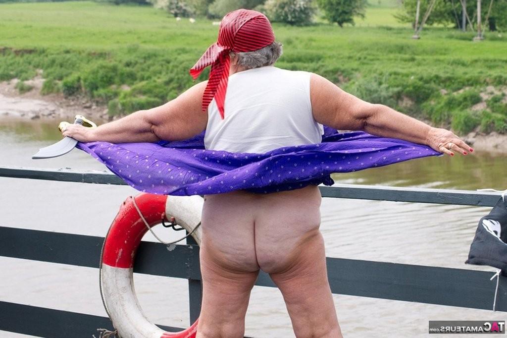 20P Pirate Granny