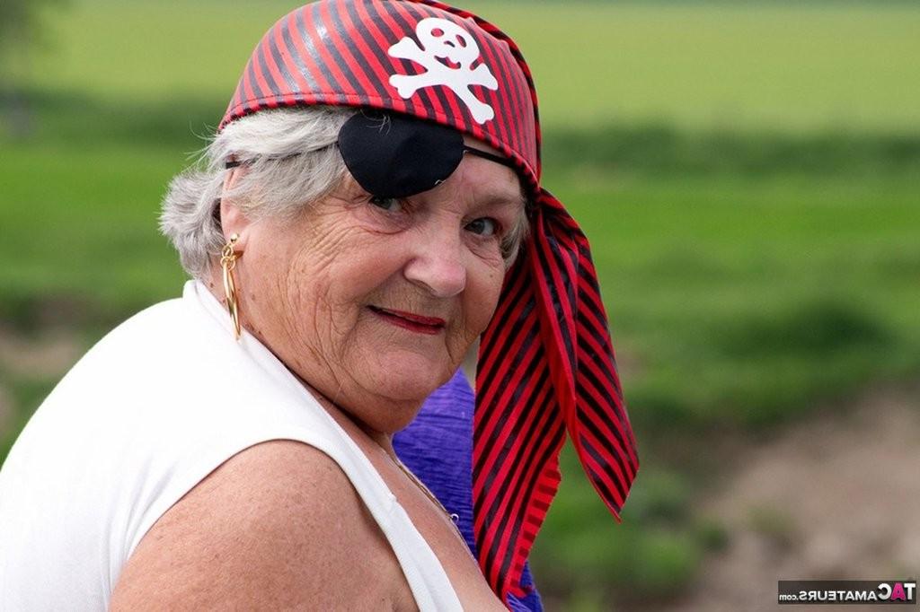 20P Pirate Granny