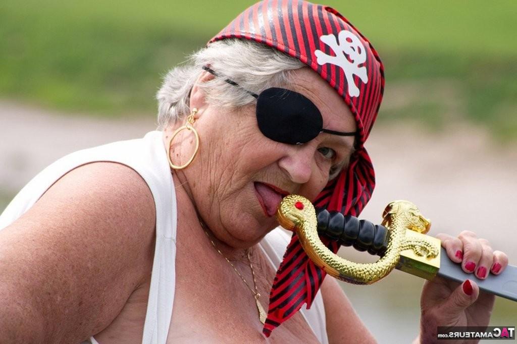20P Pirate Granny