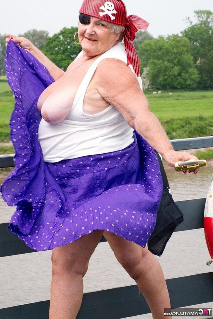 20P Pirate Granny