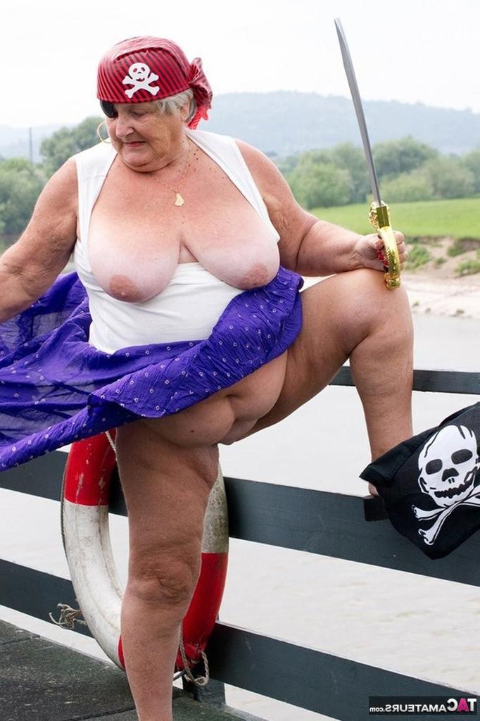 20P Pirate Granny