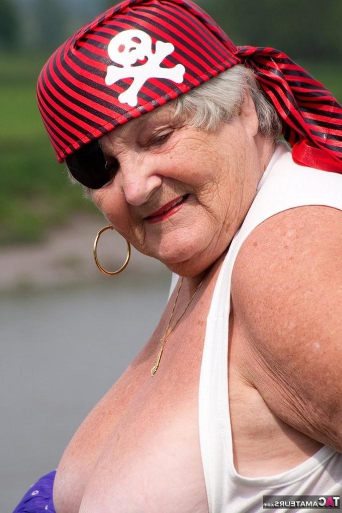 20P Pirate Granny