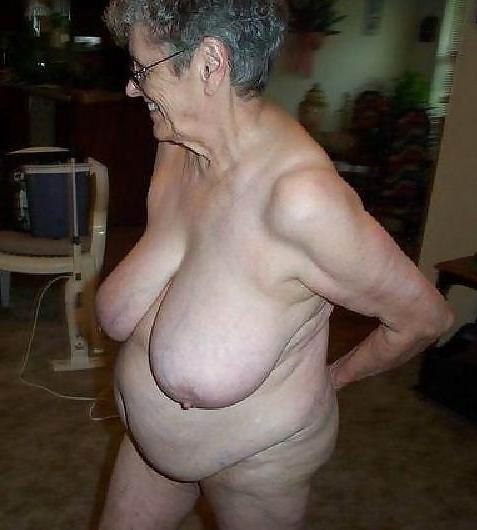 14P amateur grannies showing off their big boobs