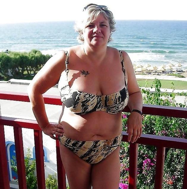 14P amateur grannies showing off their big boobs