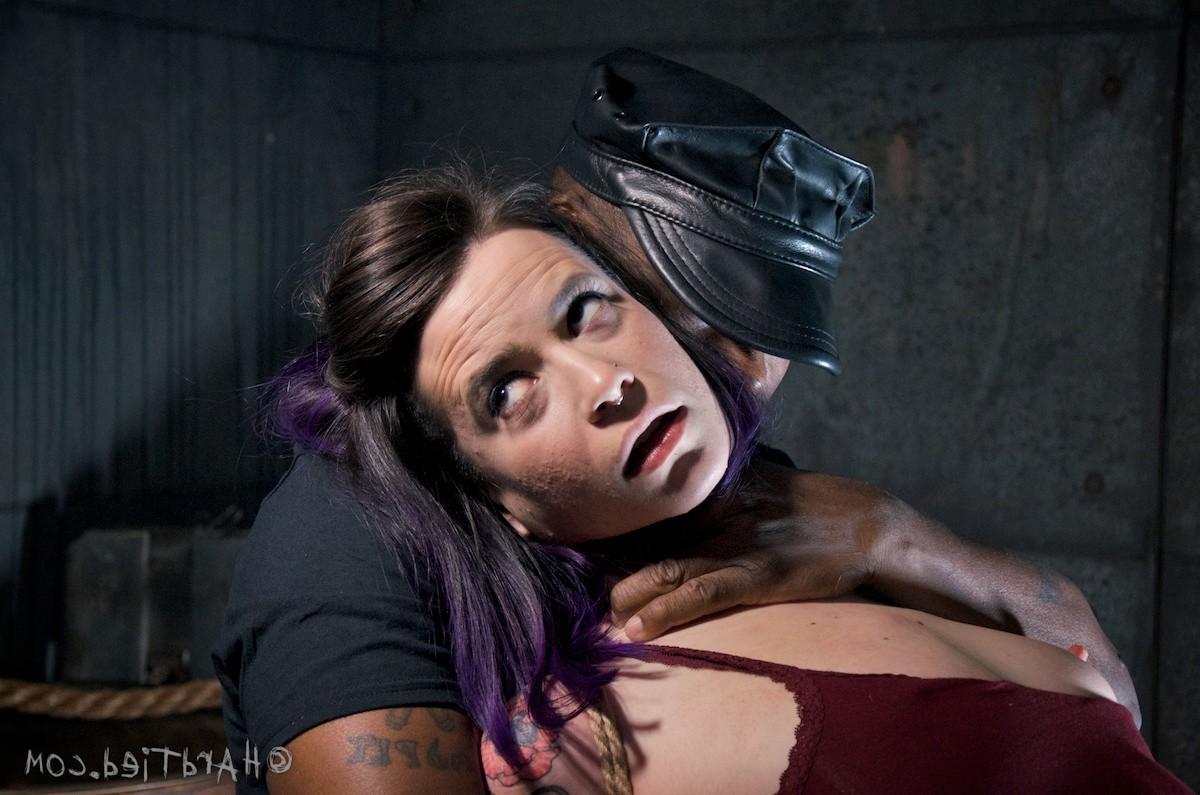 11P Jack makes Freya a brutal deal. Until she purrs he's going to keep hurting her. 