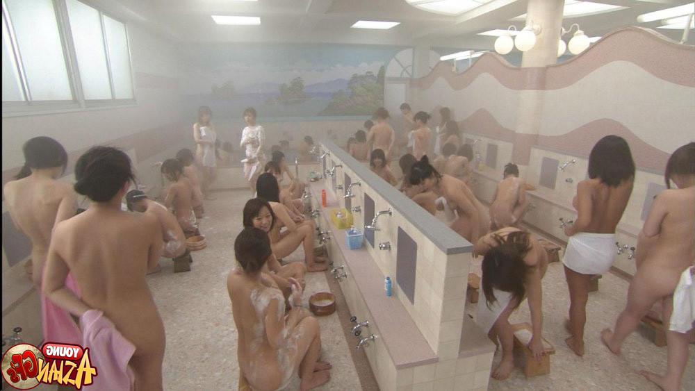 15P Asian teen girlfriends posing for cell phone pics