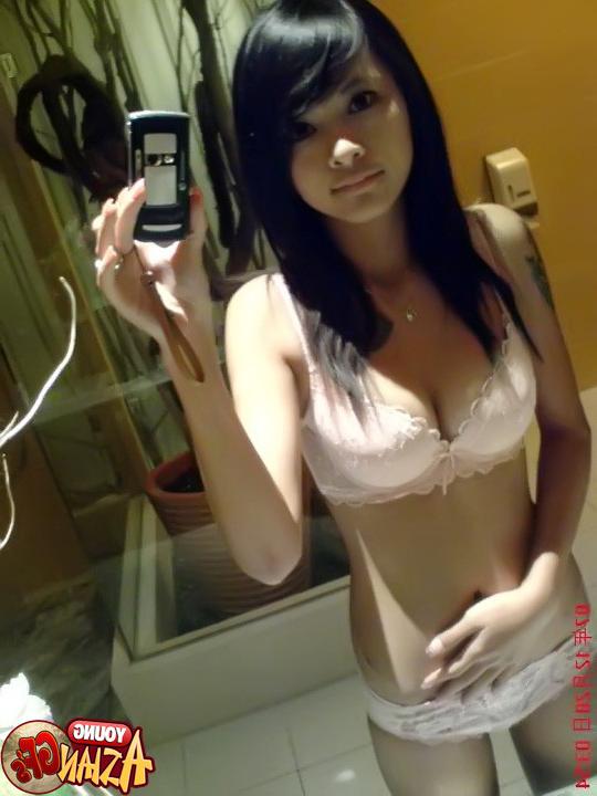 15P Asian teen girlfriends posing in bathroom