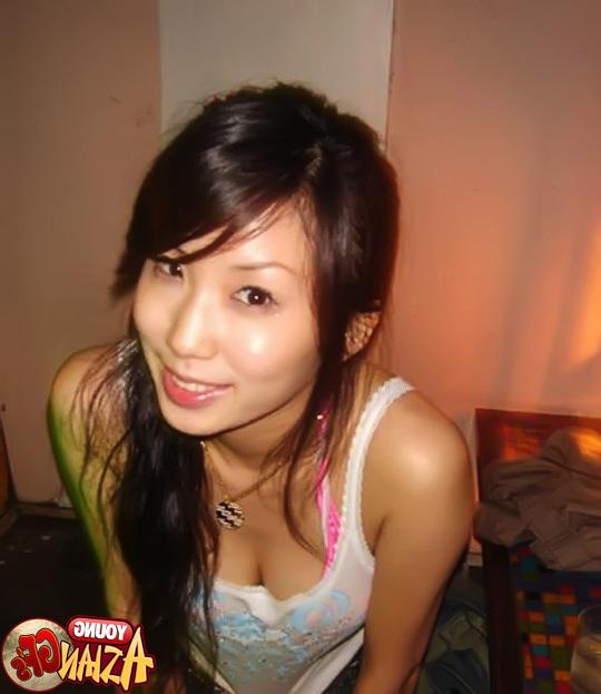15P Asian teen girlfriends posing in bathroom
