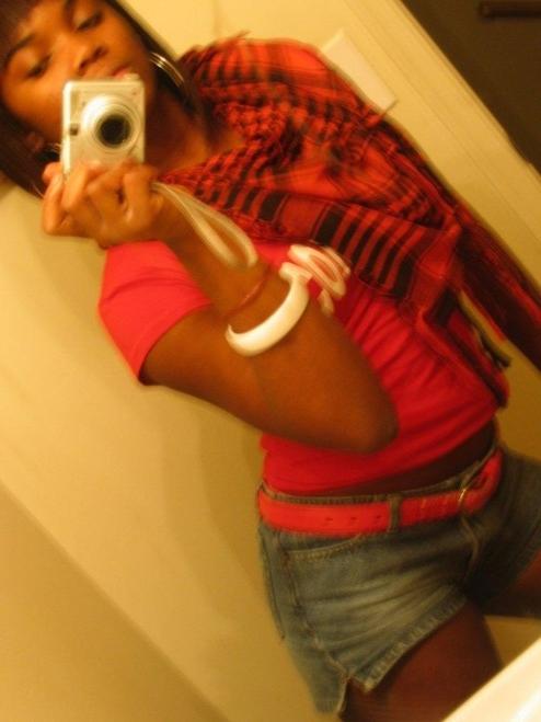 15P Black teen gfs posing for cell phone pics