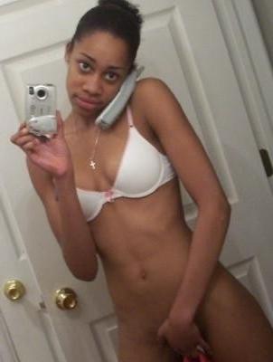 15P Black teen gfs posing for cell phone pics