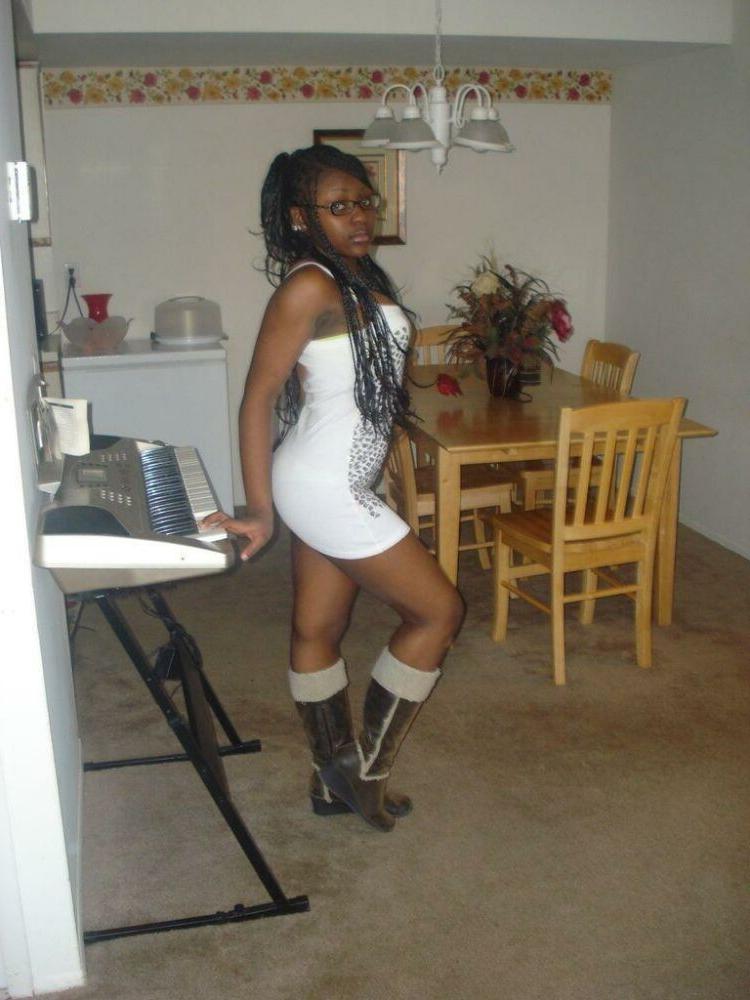 15P Black teen girlfriends posing and naked