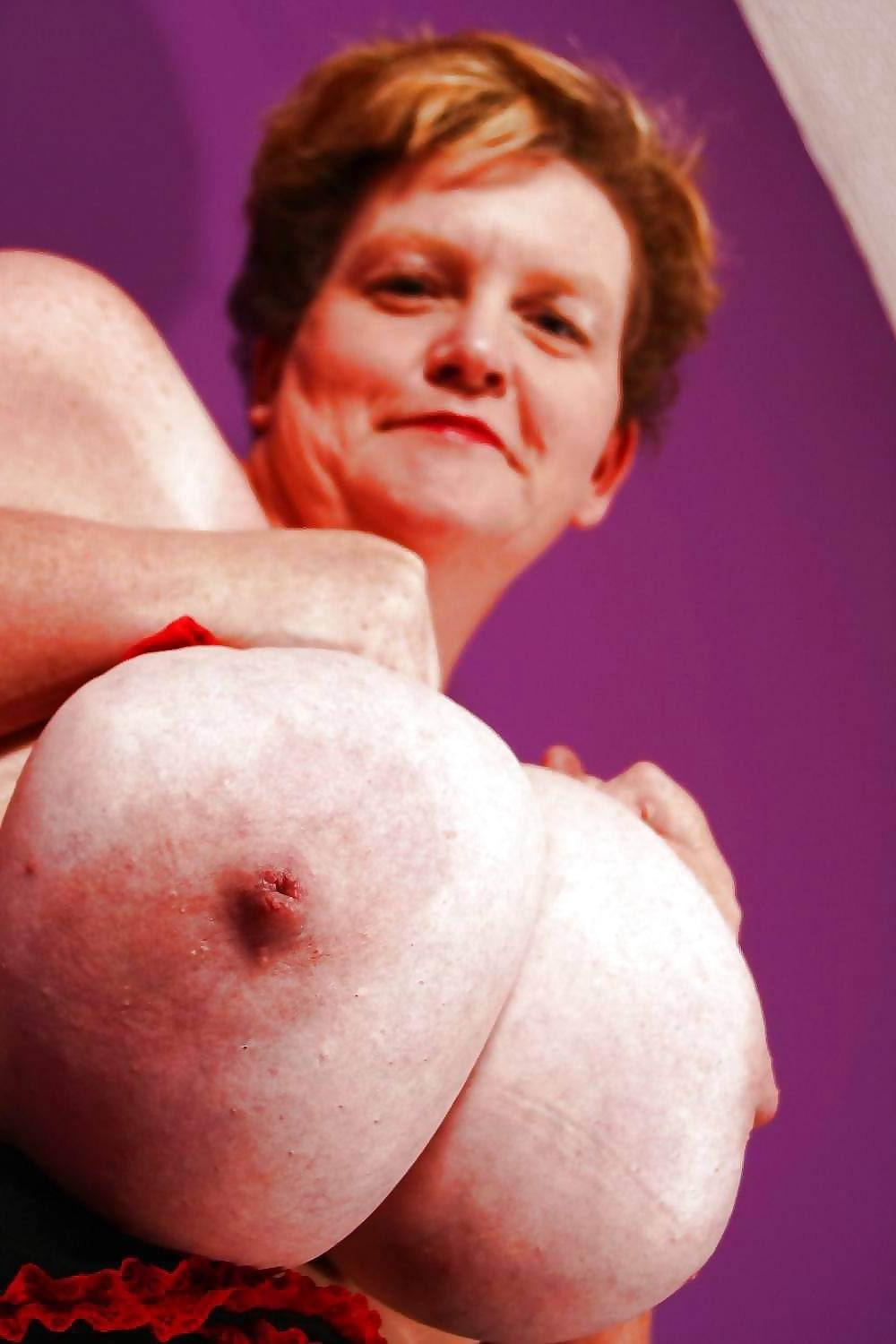 15P hort amateur grannies posing and in action