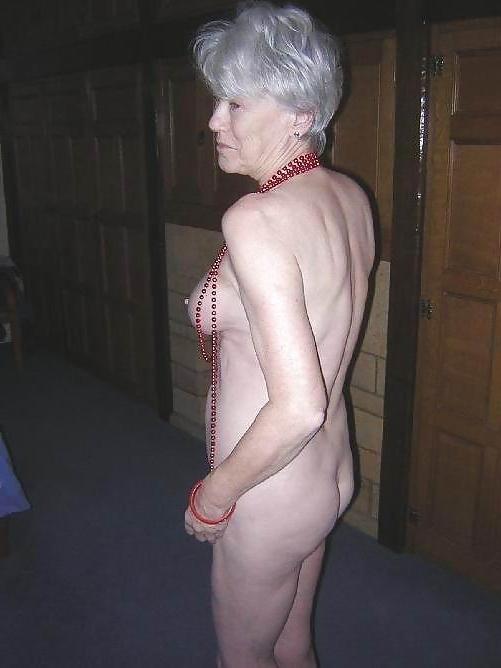 15P hort amateur grannies posing and in action