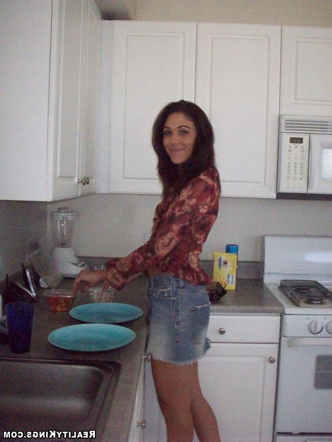 12P 12 pics and 1 movie of Ava from See My Wife