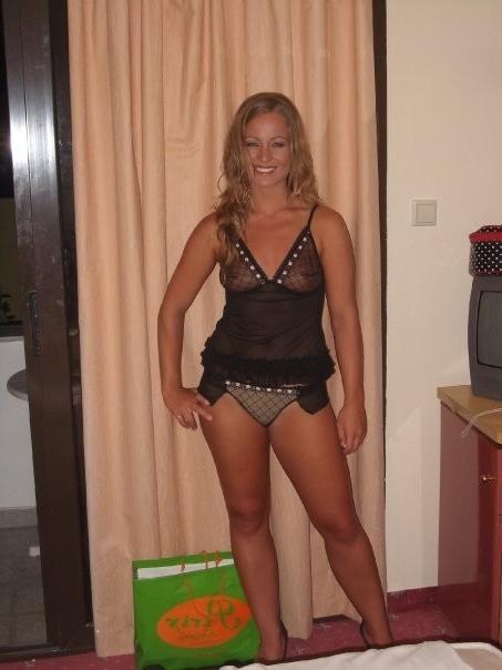 18P Amateur upskirt panty flashing upskirt photos