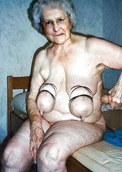 15P very old grannies posing and in action