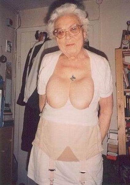 15P very old grannies posing and in action