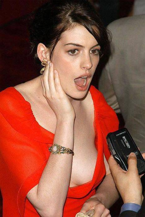 7P Deep neckline star celeb