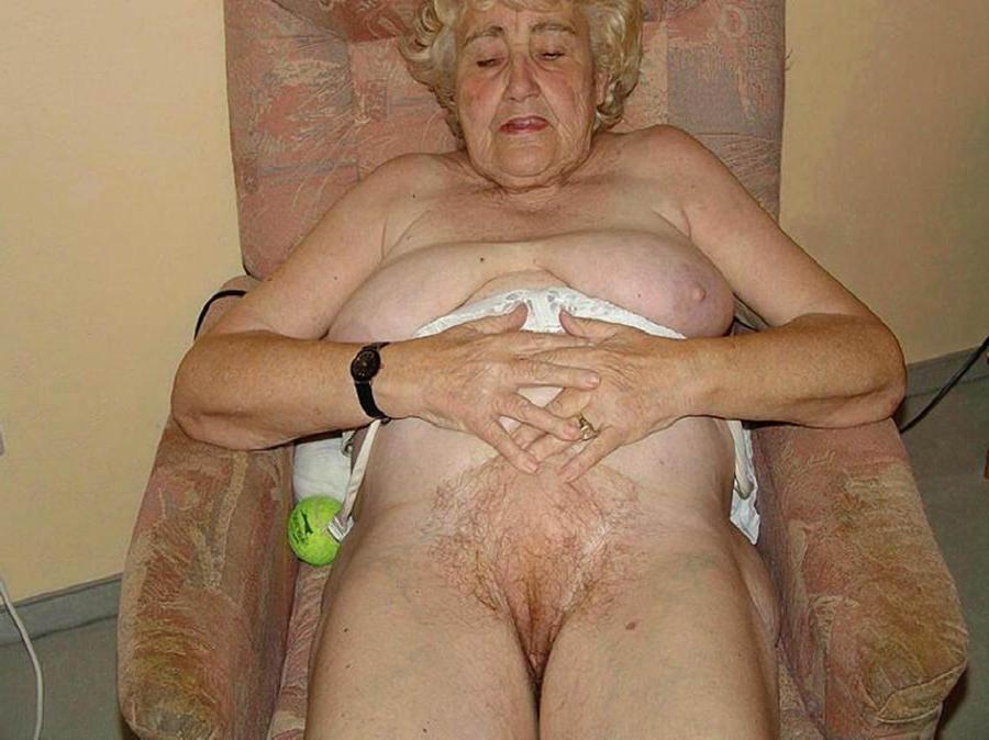 16P very old amateur grannies showing off
