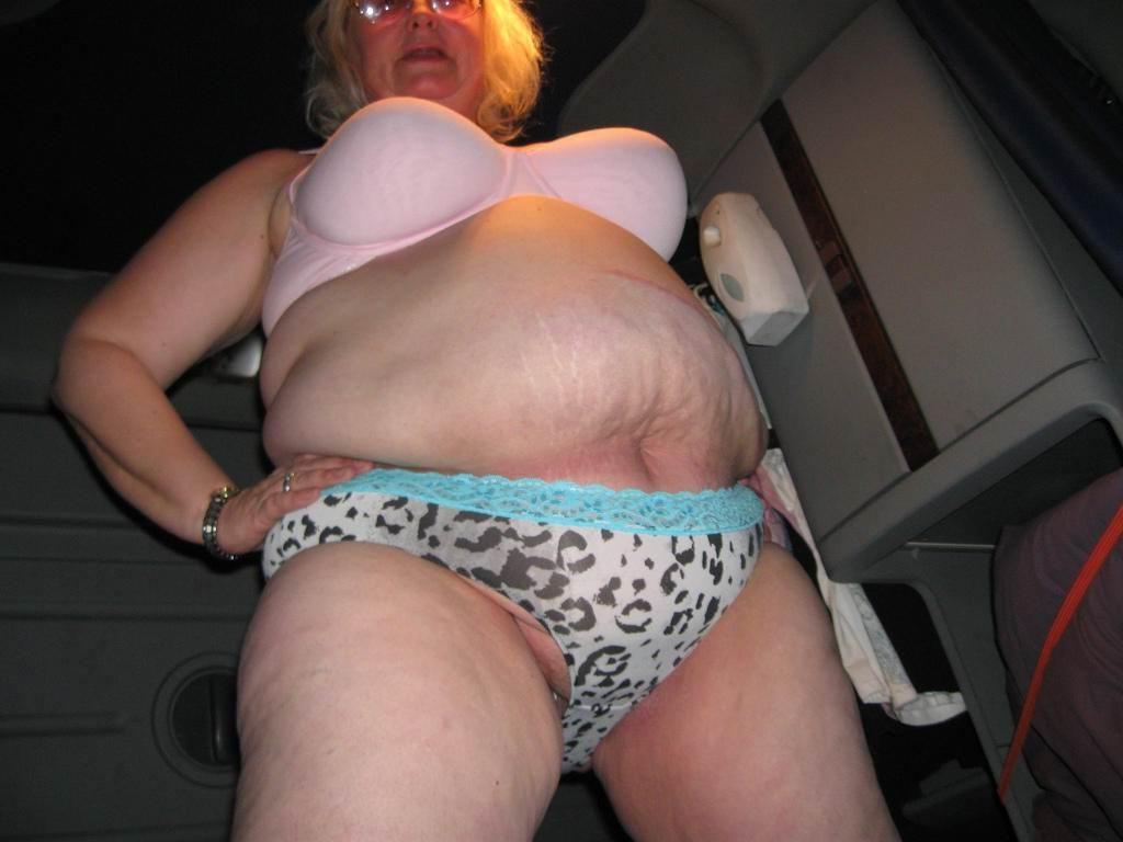 16P very old amateur grannies posing and in action