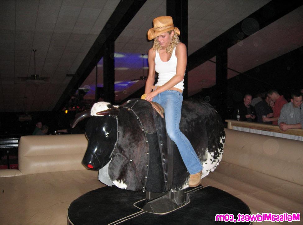 15P Melissa Midwest riding a mechanical bull