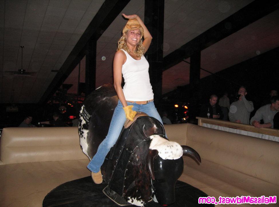 15P Melissa Midwest riding a mechanical bull