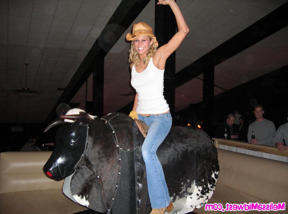 15P Melissa Midwest riding a mechanical bull