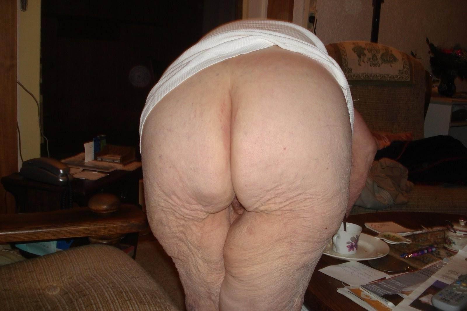 16P very old amateur grannies posing and in action