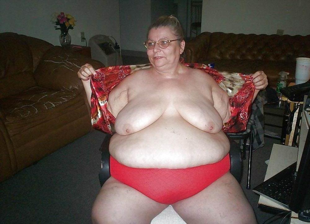 16P very old amateur grannies posing and in action