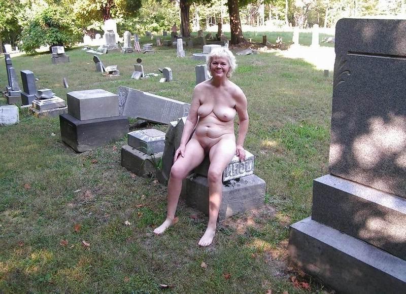 16P very old amateur grannies posing and in action