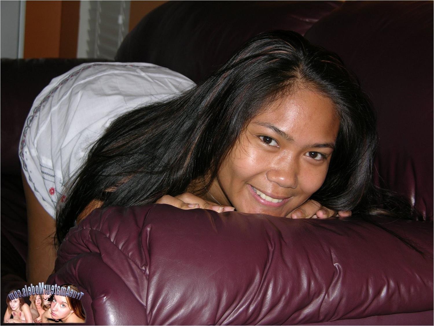 10P Amateur Thai Girl Spreading Nude - Mia