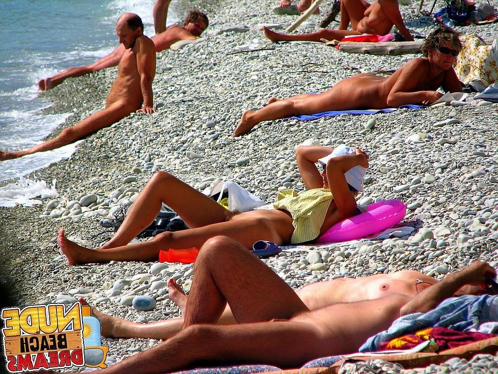 15P Voyeur beach photos