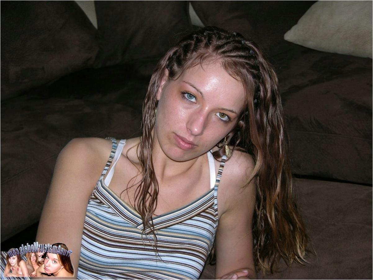 10P Amateur Girl With Weird Looking Eyes Modeling Nude
