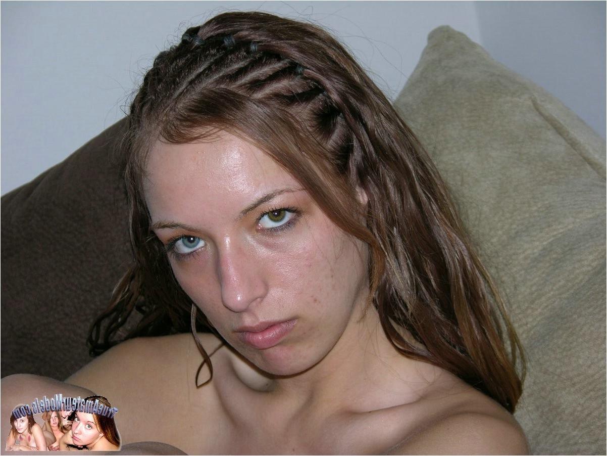 10P Amateur Girl With Weird Looking Eyes Modeling Nude