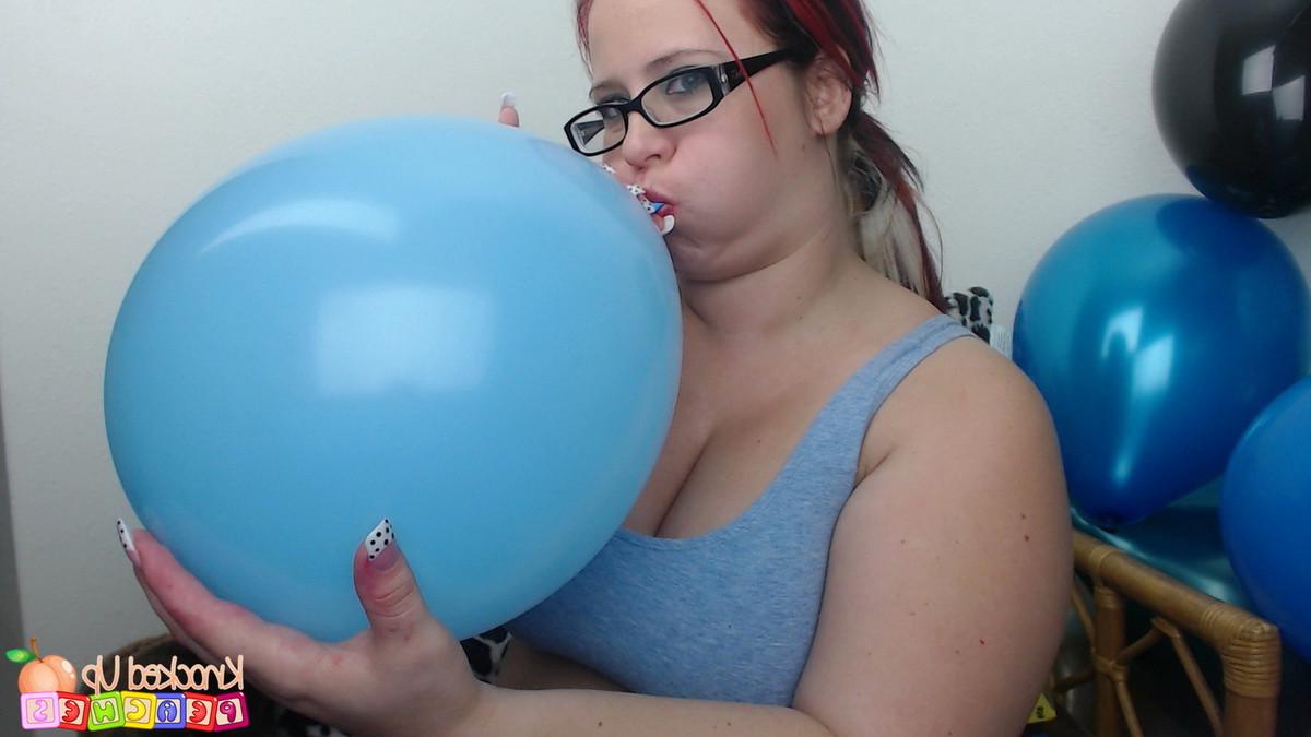 12P Pregnant busty pornstar Georgia Peach plays with balloons