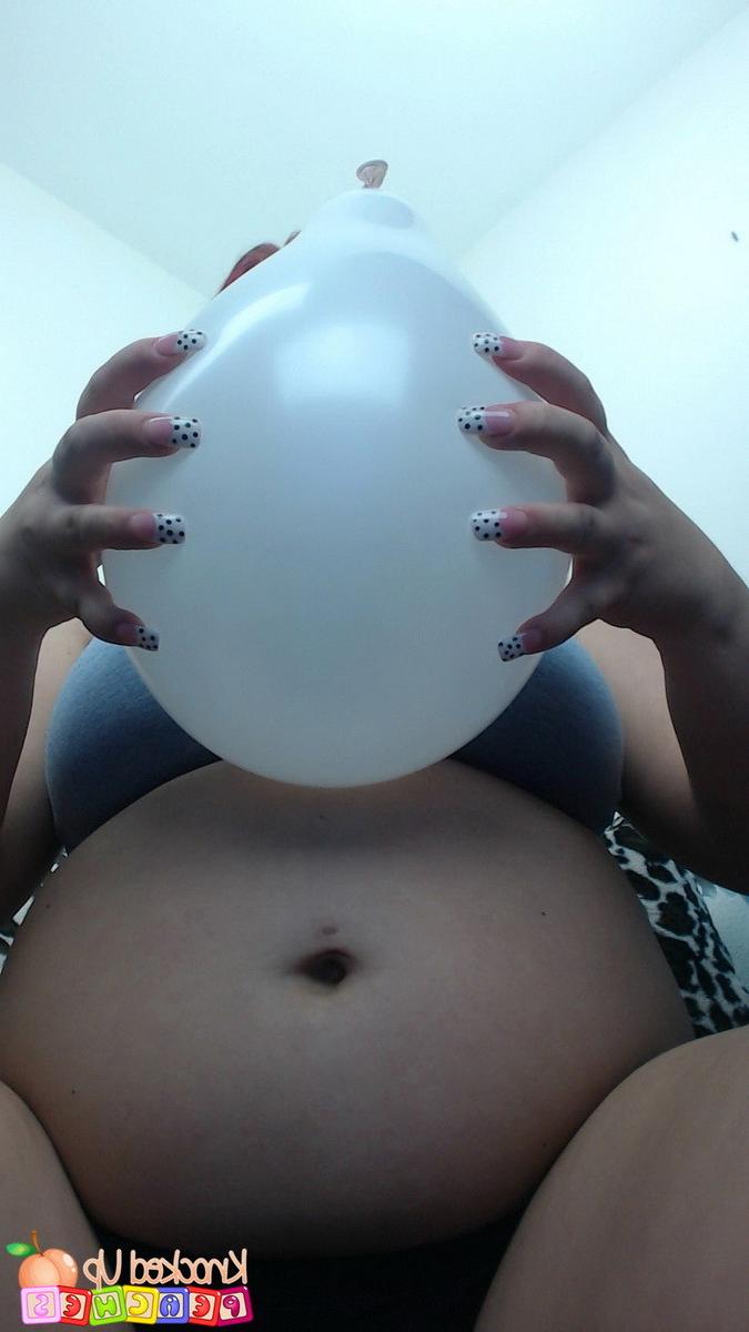 12P Pregnant busty pornstar Georgia Peach plays with balloons