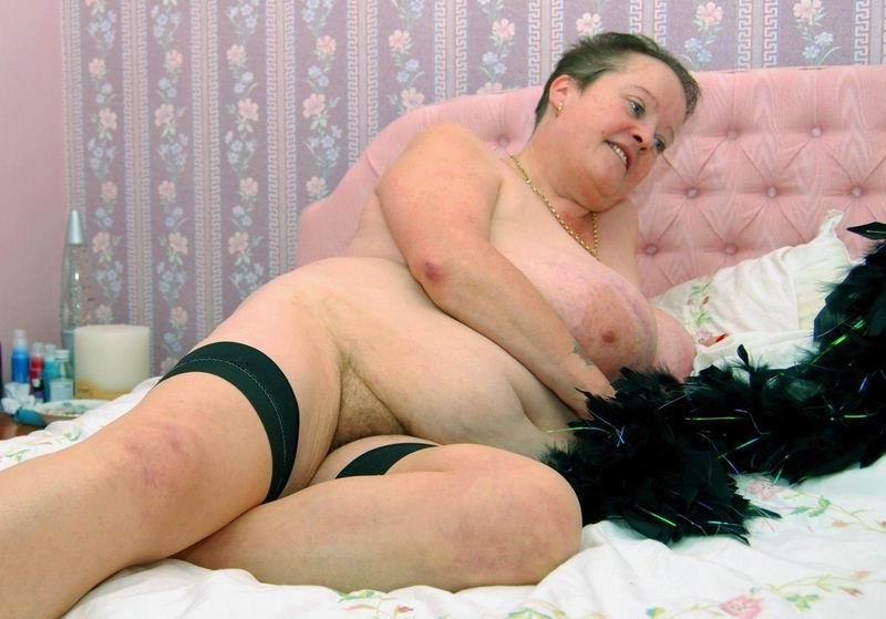 16P old amateur ladies posing and in hardcore action