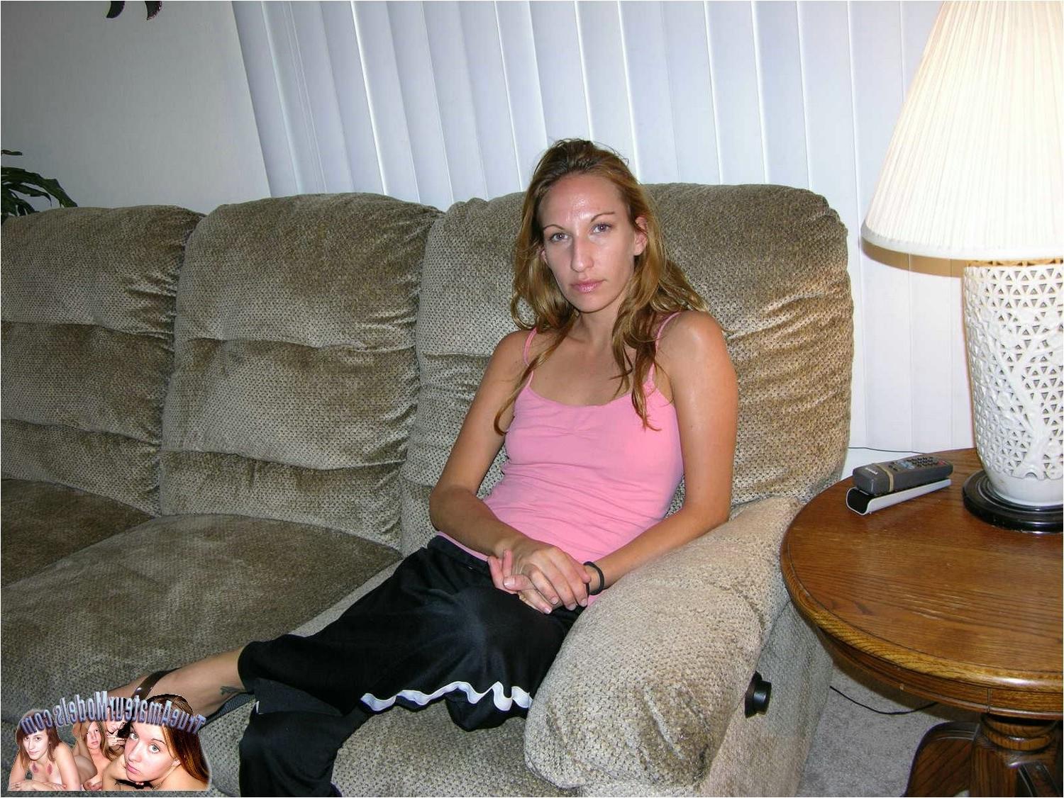 10P Amateur Girl Gives Wet And Lubricated Handjob