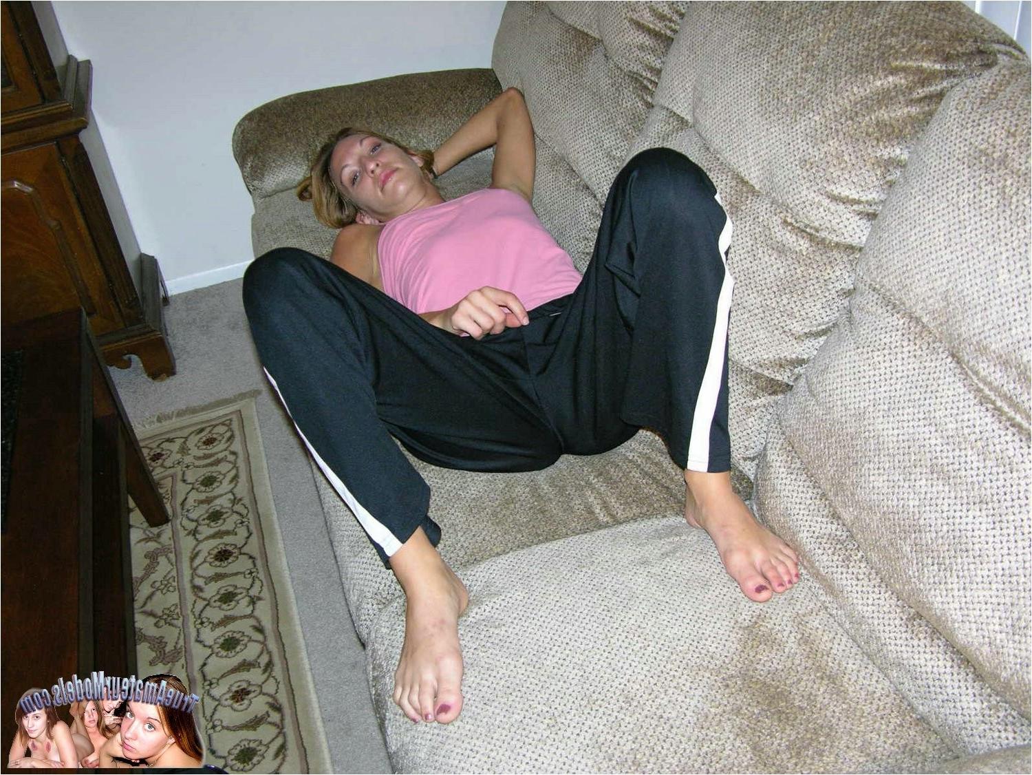 10P Amateur Girl Gives Wet And Lubricated Handjob