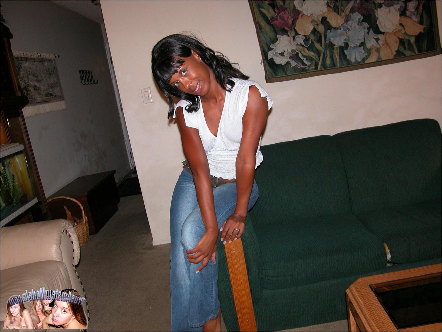 10P Amateur Ebony Girl Spreading Her Pussy And Butthole Apart