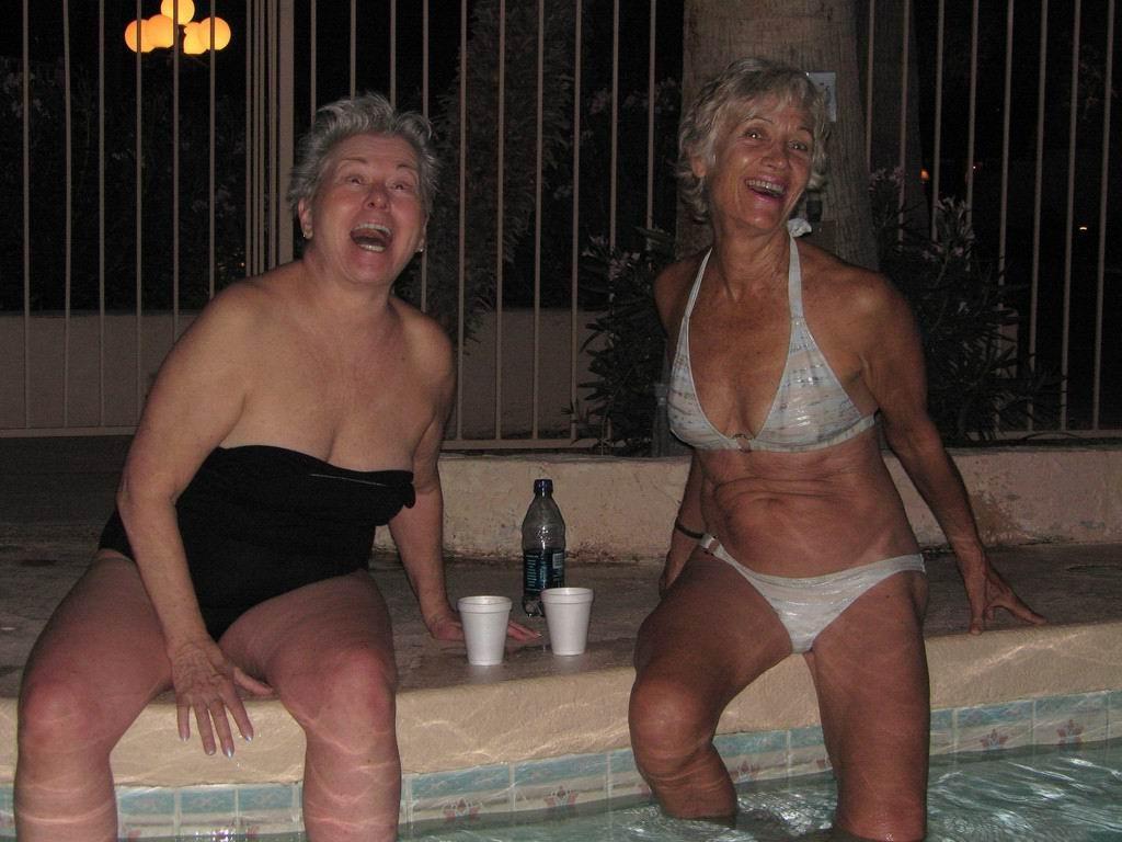 13P very old amateur grannies posing and in action