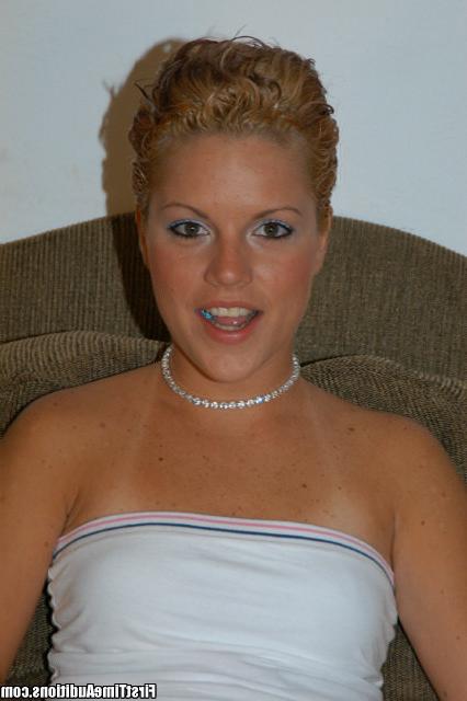 12P 12 pics and 1 movie of Linda from First Time Auditions