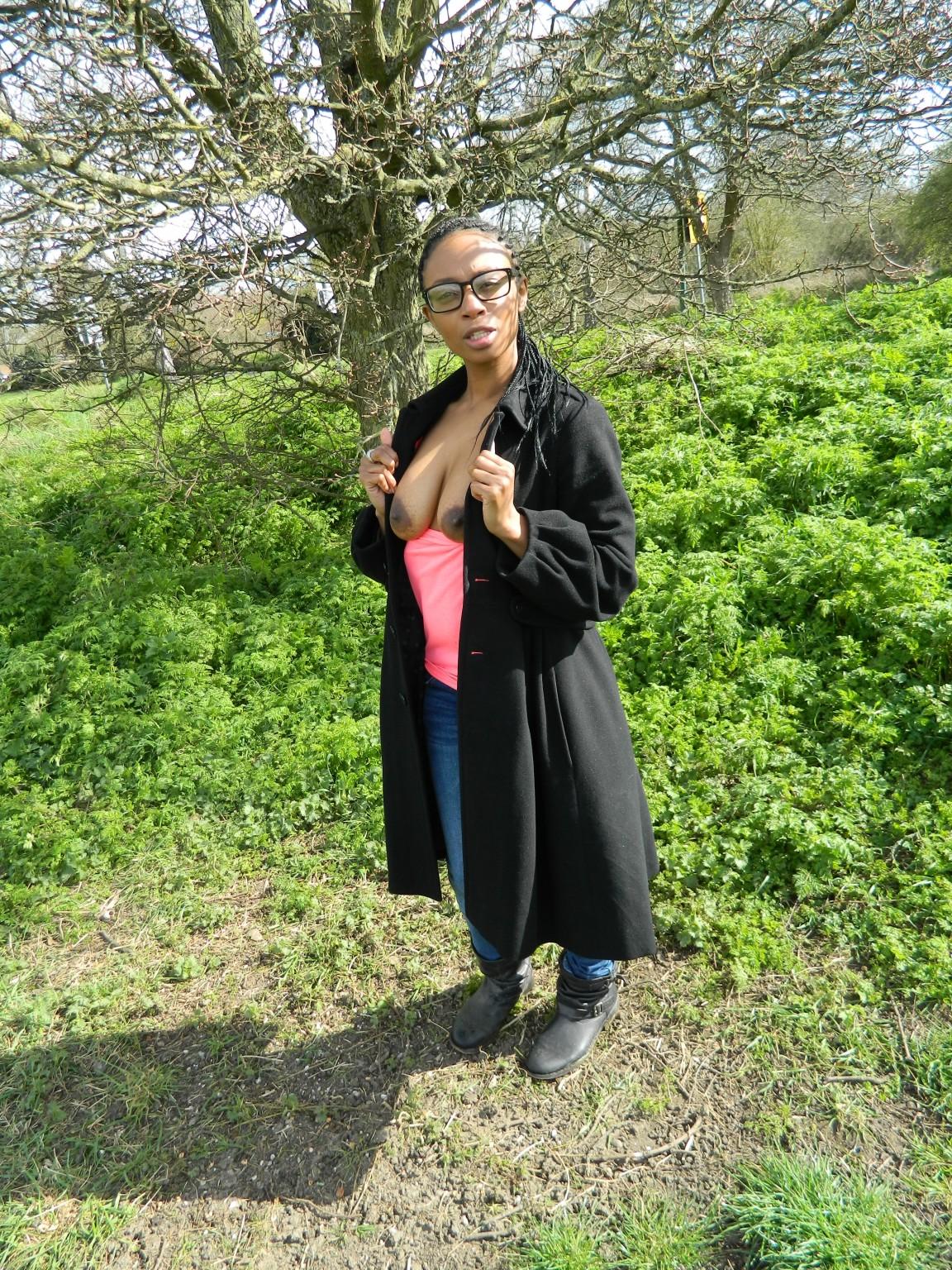 13P Flashing black girl Mels public exhibitionism