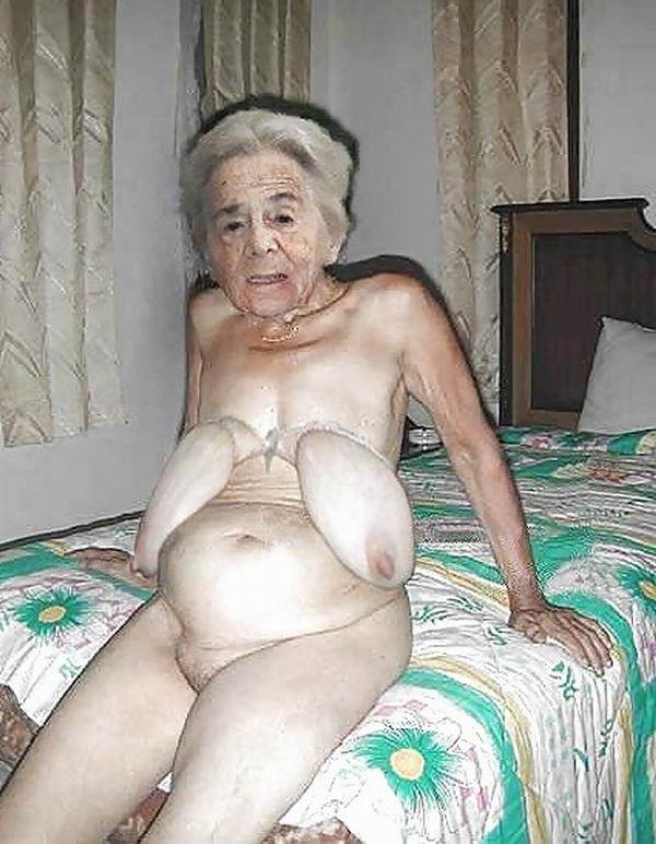 15P very old amateur grannies posing and in action
