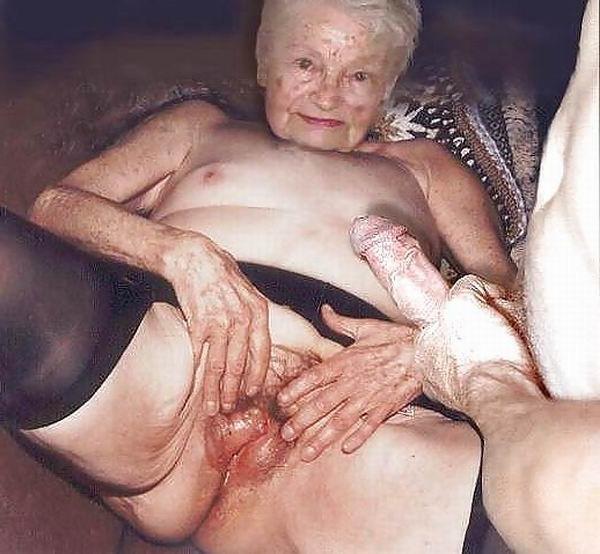 15P very old amateur grannies posing and in action