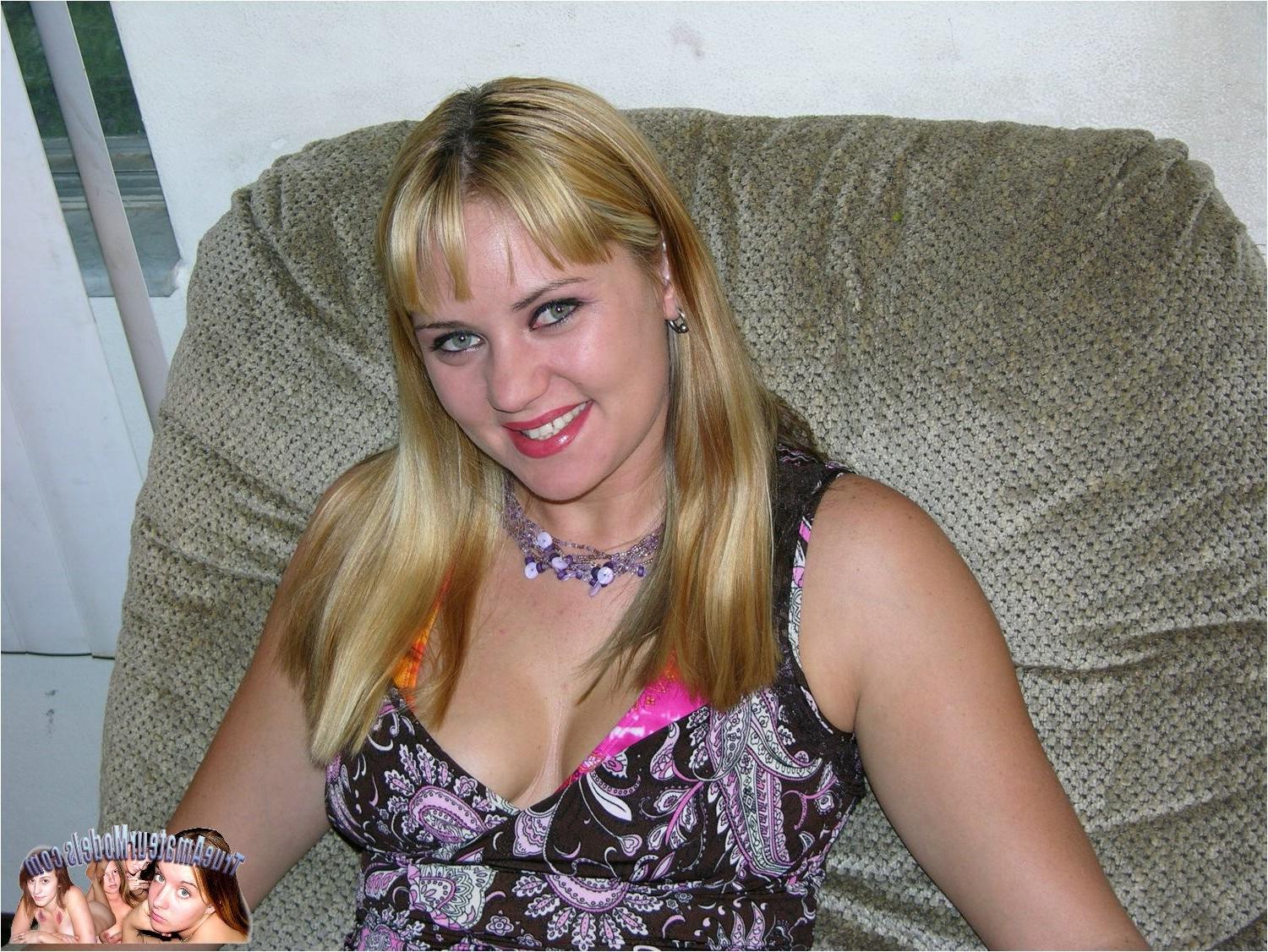 10P Year Old Office Receptionist Girl Spreading Nude